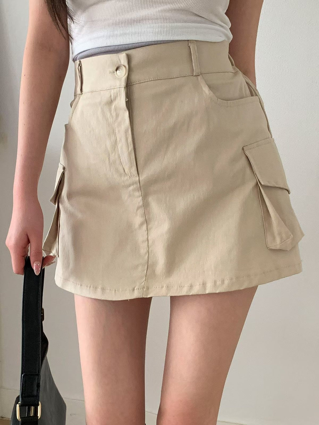 🎒 Cargo Pocket Mini Skirt – A-Line Fit, Utility Style, Beige/Ivory/Black