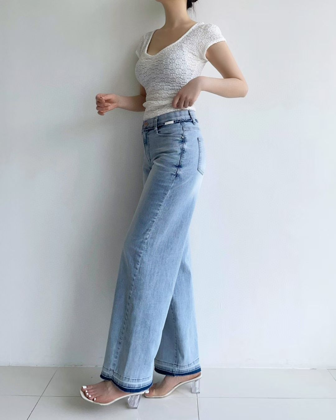 High-Waist Wide-Leg Raw Hem Jeans 💙 Light Wash & Grey. Made in Korea